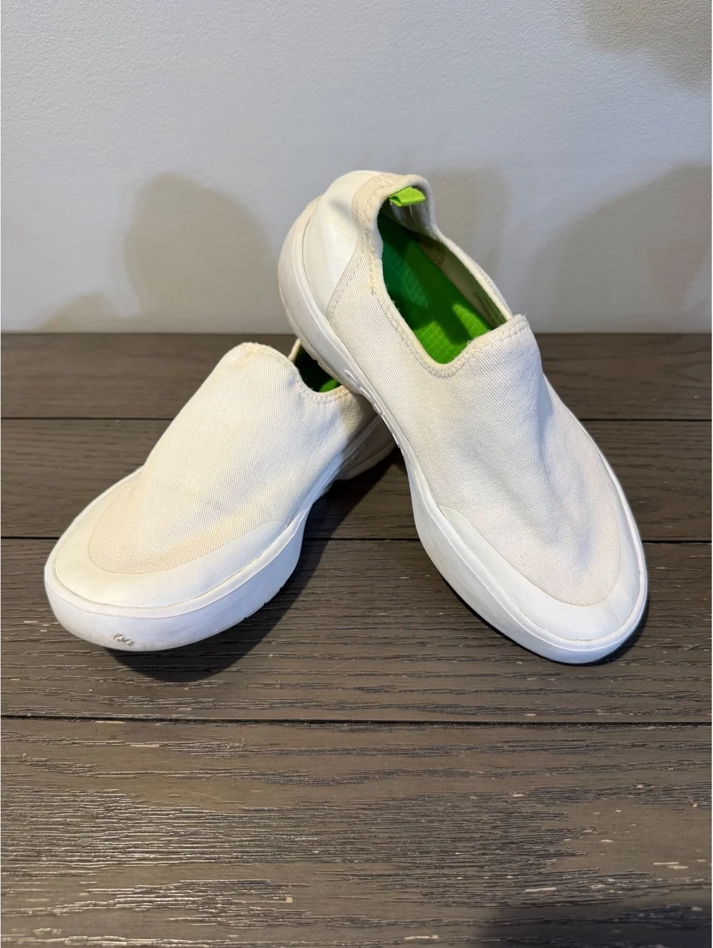 Oofos Women’s White Slip-On Shoes Size 7.5